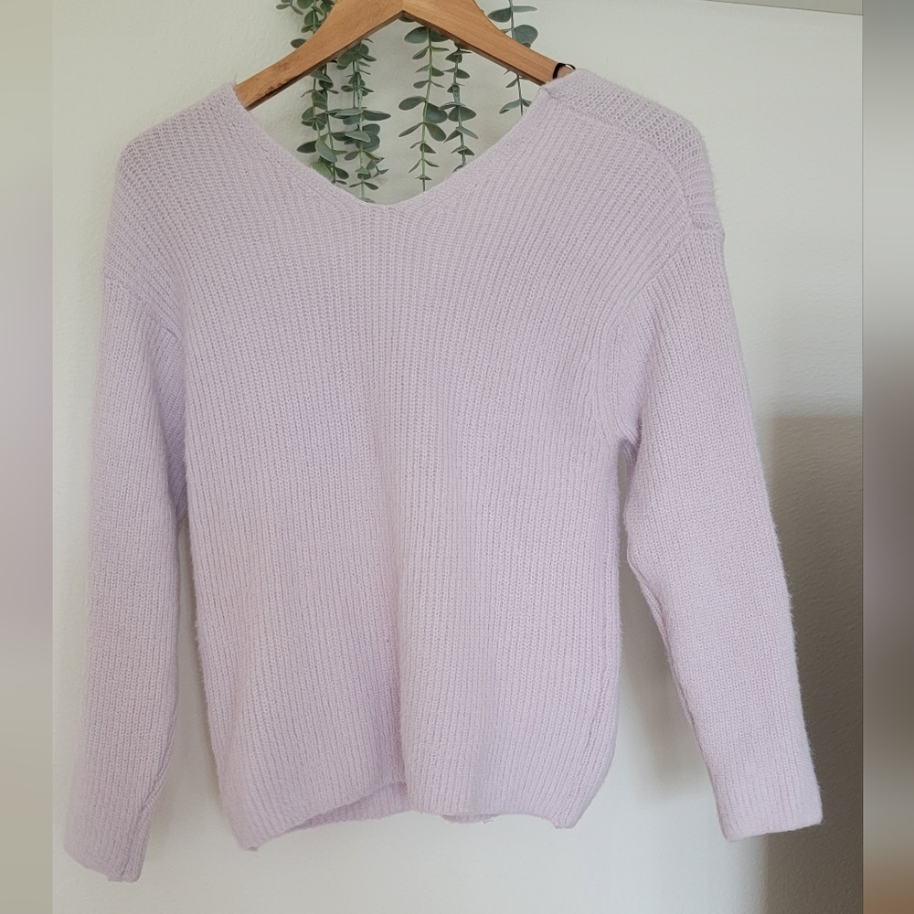 H&M womens lavender V neck long sleeve sweater